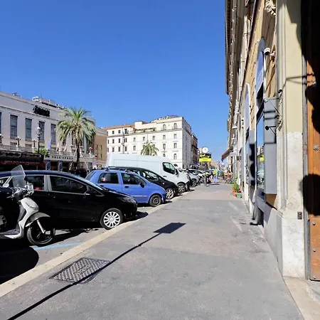 Vico Teatro Dell'opera بيت ضيافة *